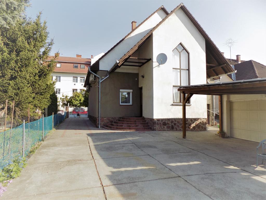 Eva Vendeghaz Hotel Kaposvar Exterior photo